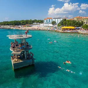 Cozy With Sea View Apartment Novi Vinodolski